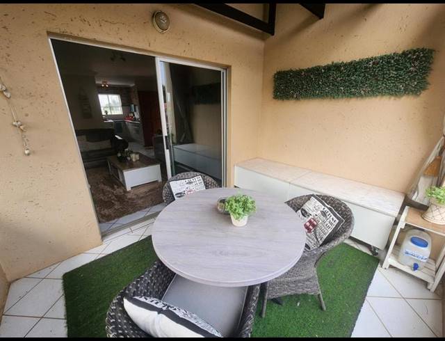 2 BEDROOM TOWNHOUSE FOR SALE IN MORELETAPARK